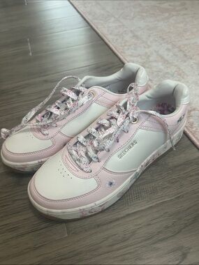 New Skechers -Court & Classics
White and Light Pink Floral Lace-Up Sneakers